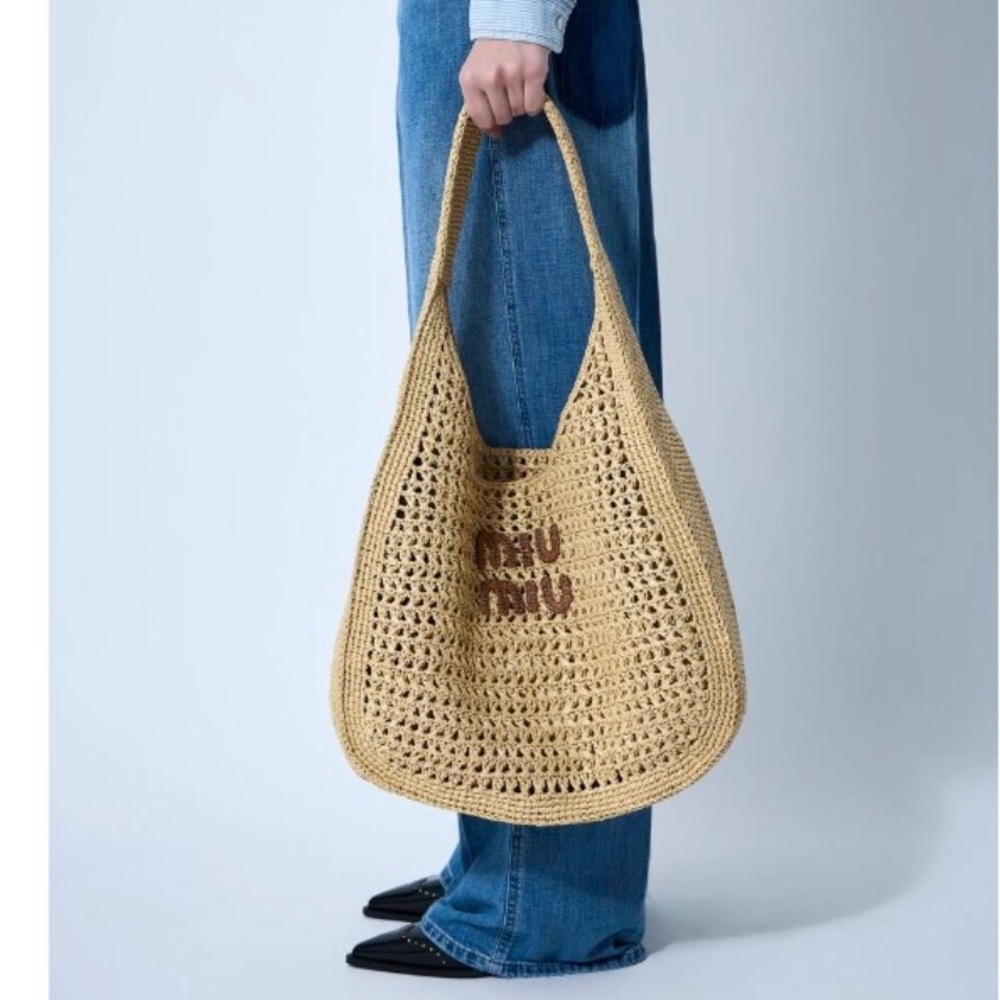 MIU MIU logo raffia woven shoulder bag - Picture 2 of 5